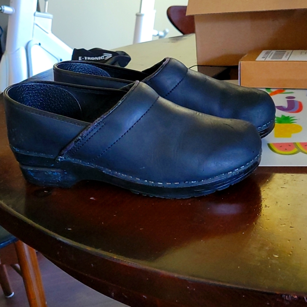 Pre-loved Dansko Clogs size 41 (US 10 women's)